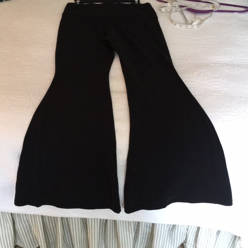 Athleta Aura flare yoga pants